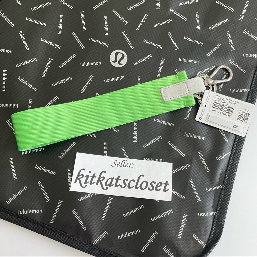 🆕 scream green light/vapor - ORIGINAL DESIGN NWT lululemon never lost keychain - Picture 4 of 5
